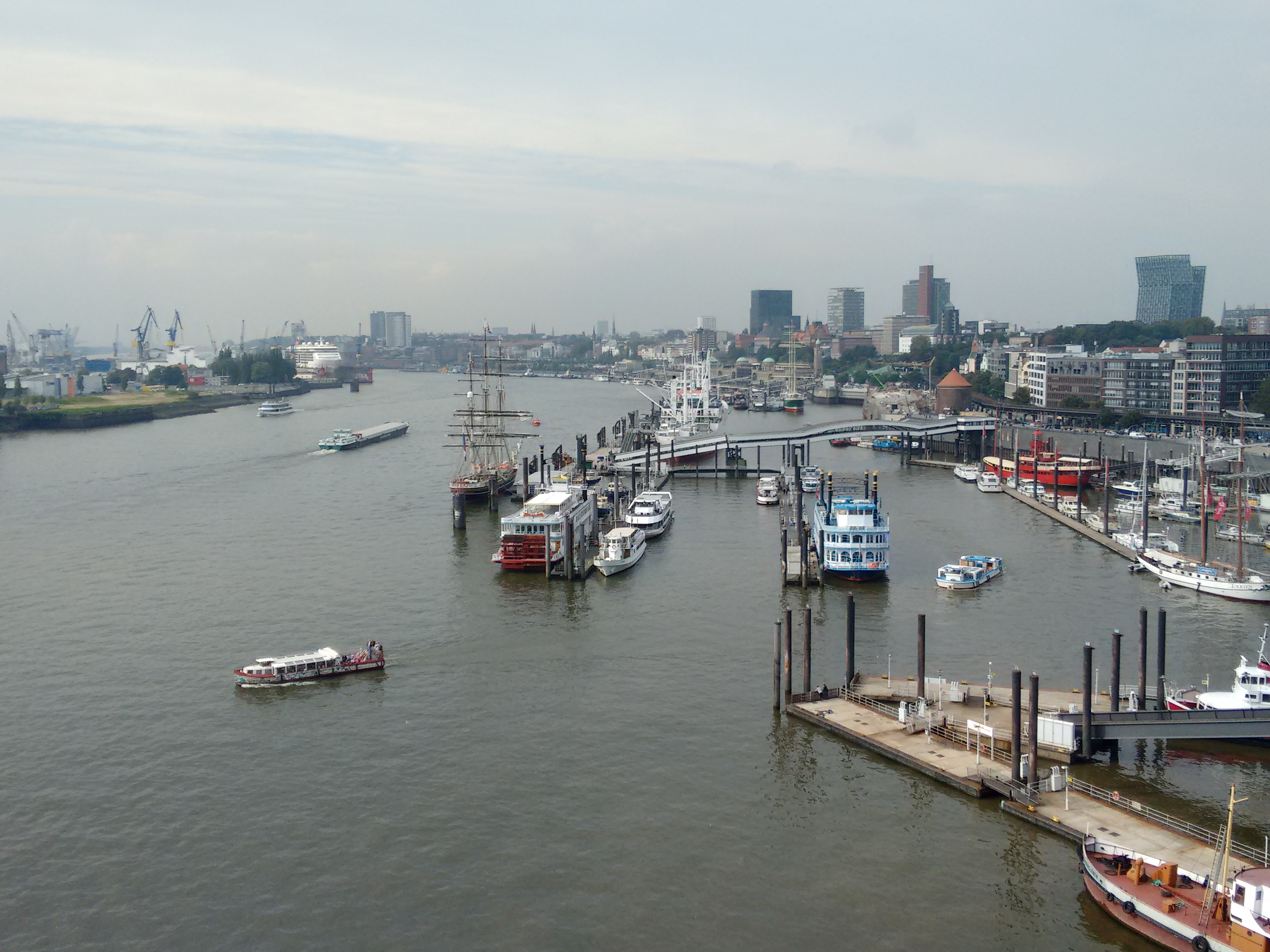 Hamburg harbour.jpg